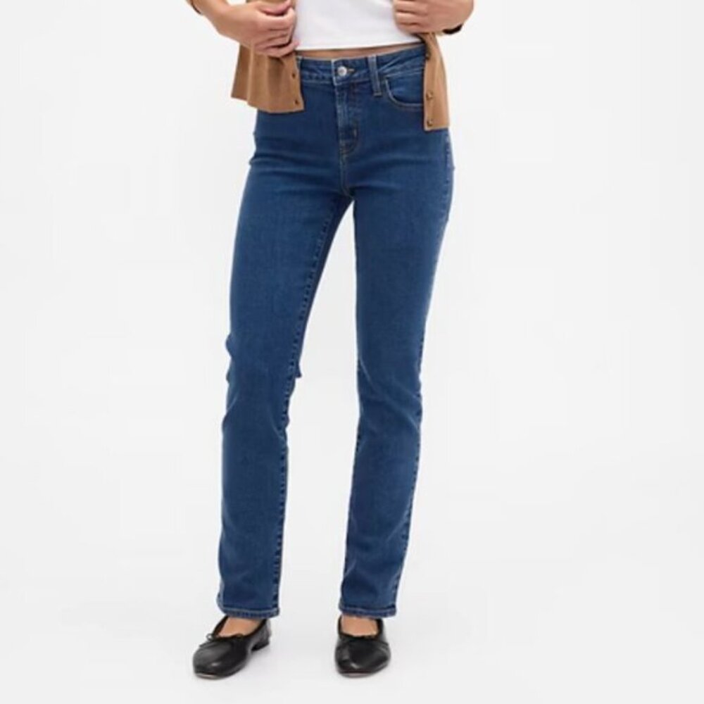 NWOT Gap Mid Rise Classic Straight Jeans